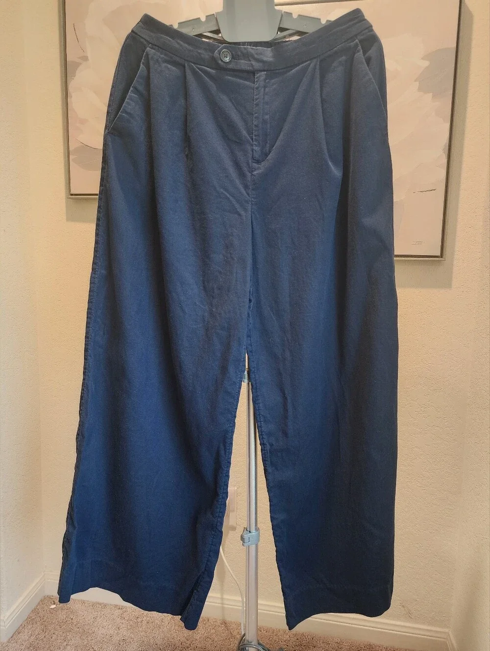 Banana Republic Navy Wide-Leg trousers   .